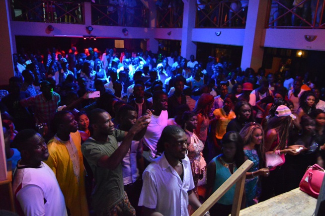 La génération conscient met le feu et casse la baraque au Ravin Night de Guédiawaye. Regardez. La génération conscient met le feu et casse la baraque au Ravin Night de Guédiawaye. Regardez.