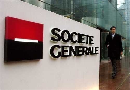 Hausse des attestations d’engagement et de non engagement : Les clients en sit in devant la SGBS Hausse des attestations d’engagement et de non engagement : Les clients en sit in devant la SGBS