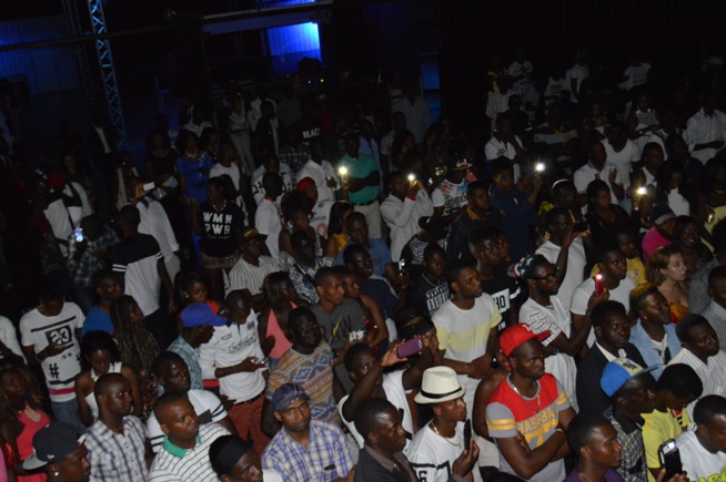 21 IMAGES.En direct de Girona: Pape Diouf inonde les 1800 places de la salle de Mirona. 21 IMAGES.En direct de Girona: Pape Diouf inonde les 1800 places de la salle de Mirona.