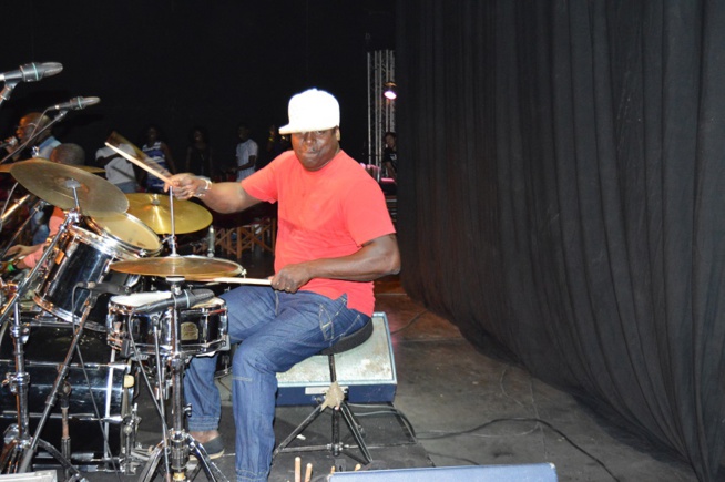 21 IMAGES.En direct de Girona: Pape Diouf inonde les 1800 places de la salle de Mirona. 21 IMAGES.En direct de Girona: Pape Diouf inonde les 1800 places de la salle de Mirona.