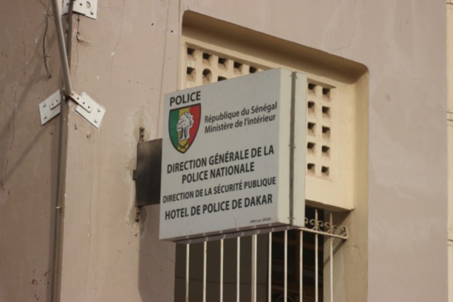 Suite à la visite mouvementée du Président à l'Ucad, le patron des étudiants du Pds arrêté Suite à la visite mouvementée du Président à l'Ucad, le patron des étudiants du Pds arrêté