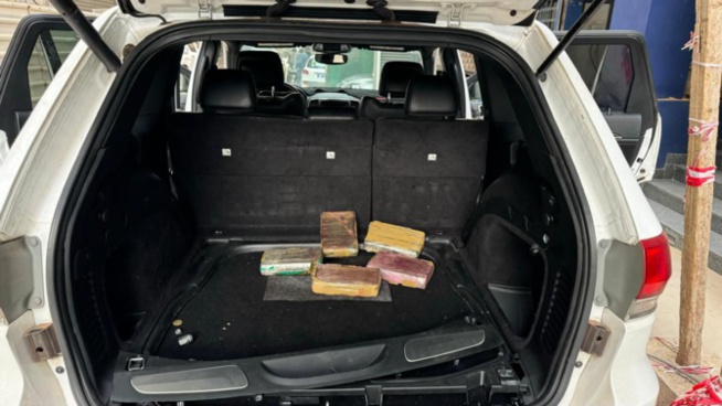 Kalifourou: La nouvelle Brigade commerciale des Douanes a saisi 108,7 kg de cocaïne d’une contre valeur de près de 9 milliards de FCfa Kalifourou: La nouvelle Brigade commerciale des Douanes a saisi 108,7 kg de cocaïne d’une contre valeur de près de 9 milliards de FCfa