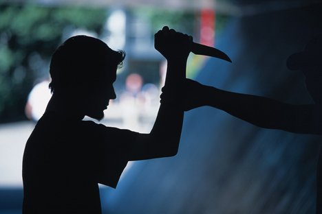BAGARRE AUX ALMADIES : La gérante d’un bar assène plusieurs coups de couteau à sa rivale et prend six mois ferme. BAGARRE AUX ALMADIES : La gérante d’un bar assène plusieurs coups de couteau à sa rivale et prend six mois ferme.