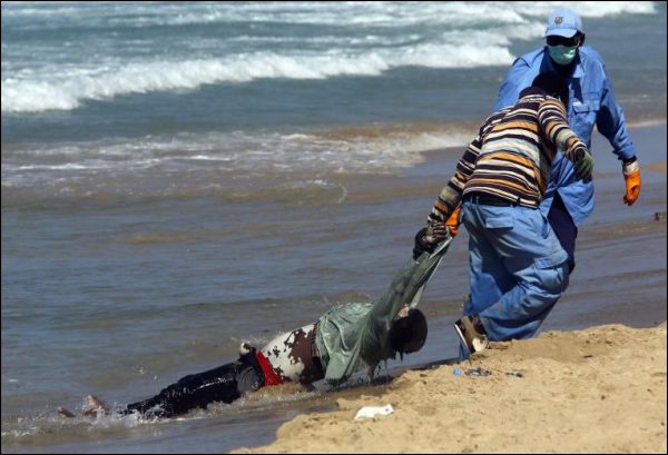 Hommage aux 2 000 migrants engloutis par la mer en 7 mois aux portes de l’Europe Hommage aux 2 000 migrants engloutis par la mer en 7 mois aux portes de l’Europe