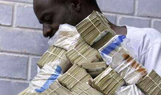 Un homme vole 10 millions à son patron pour épouser sa fiancée Un homme vole 10 millions à son patron pour épouser sa fiancée