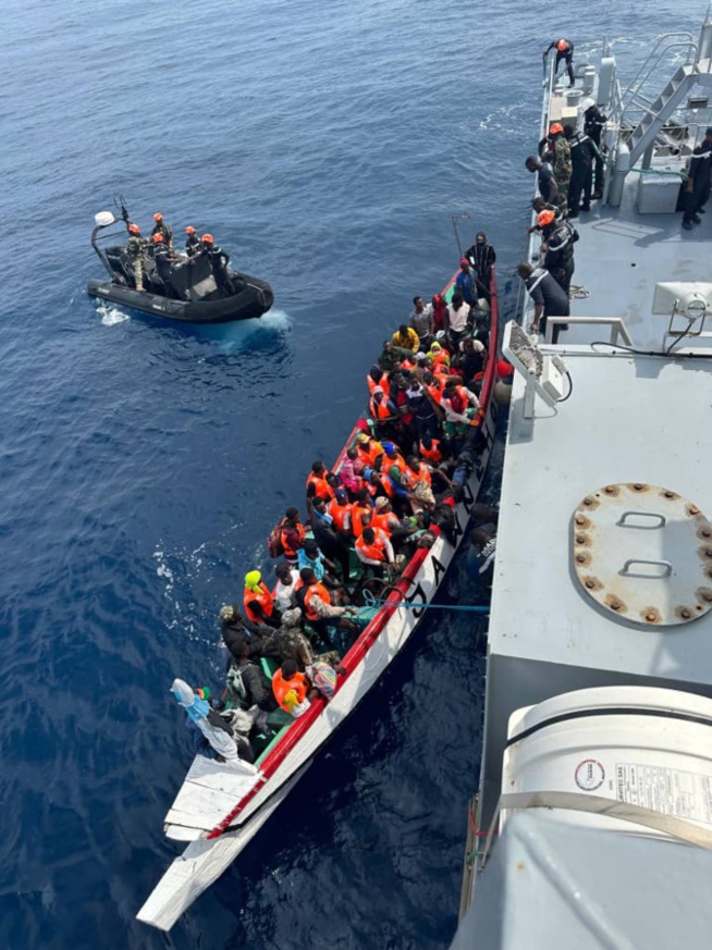 Emigration irrégulière : Le patrouilleur NIANI a intercepté au large de Mbour, une pirogue en provenance de la Gambie, transportant 52 candidats
