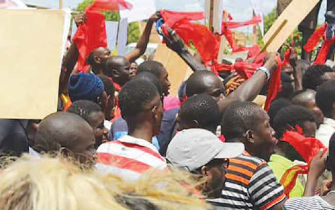 Pour réclamer de l’électricité, des routes et des structures sanitaires : les populations de Ngathieu Naoudé dans la rue Pour réclamer de l’électricité, des routes et des structures sanitaires : les populations de Ngathieu Naoudé dans la rue
