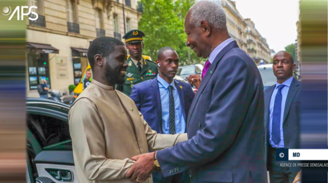 En séjour de travail à Paris : Le chef de l'état Bassirou Diomaye Faye a rencontré l’ancien président Abdou Diouf En séjour de travail à Paris : Le chef de l'état Bassirou Diomaye Faye a rencontré l’ancien président Abdou Diouf