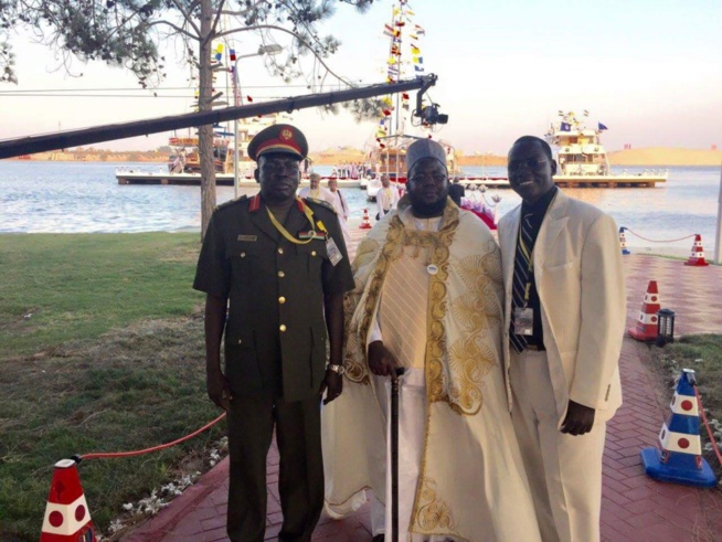 Serigne Mansour Niass, fils de Serigne Mamoune, était l'invité du Président égyptien et les notables du pays.. Serigne Mansour Niass, fils de Serigne Mamoune, était l'invité du Président égyptien et les notables du pays..