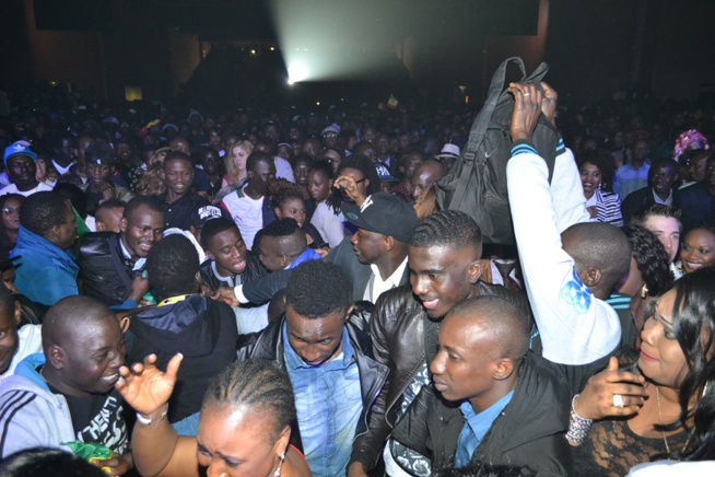 Souvenir: Pape Diouf dans la chaleur des Docks de Pullman, revivez les moments forts du concert et vous donne rendez-vous ce samedi 08 août à la Bodega de Bruxelles Souvenir: Pape Diouf dans la chaleur des Docks de Pullman, revivez les moments forts du concert et vous donne rendez-vous ce samedi 08 août à la Bodega de Bruxelles