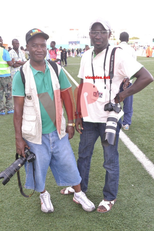 Quand El Malick Senego de senego et Demba Mballo se rencontrent: tous les deux des photographes. Quand El Malick Senego de senego et Demba Mballo se rencontrent: tous les deux des photographes.