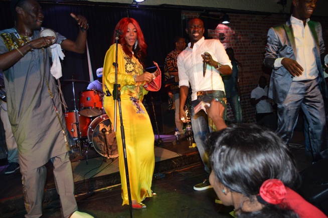 IMAGES EUROPÉEN TOUR: Dans une chaude ambiance Pape Diouf remet le feu à la salle Bodega de Bruxelles. Regardez IMAGES EUROPÉEN TOUR: Dans une chaude ambiance Pape Diouf remet le feu à la salle Bodega de Bruxelles. Regardez