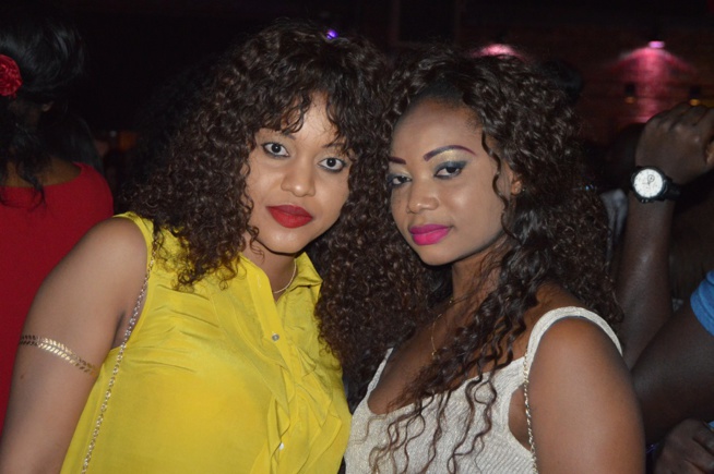 IMAGES EUROPÉEN TOUR: Dans une chaude ambiance Pape Diouf remet le feu à la salle Bodega de Bruxelles. Regardez IMAGES EUROPÉEN TOUR: Dans une chaude ambiance Pape Diouf remet le feu à la salle Bodega de Bruxelles. Regardez