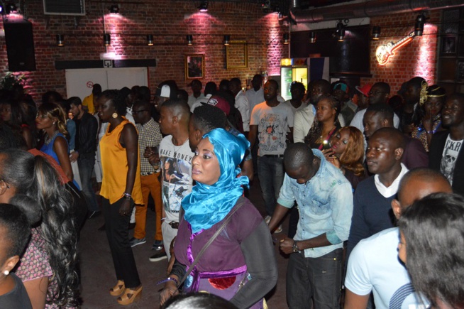IMAGES EUROPÉEN TOUR: Dans une chaude ambiance Pape Diouf remet le feu à la salle Bodega de Bruxelles. Regardez IMAGES EUROPÉEN TOUR: Dans une chaude ambiance Pape Diouf remet le feu à la salle Bodega de Bruxelles. Regardez