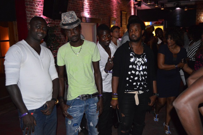IMAGES EUROPÉEN TOUR: Dans une chaude ambiance Pape Diouf remet le feu à la salle Bodega de Bruxelles. Regardez IMAGES EUROPÉEN TOUR: Dans une chaude ambiance Pape Diouf remet le feu à la salle Bodega de Bruxelles. Regardez