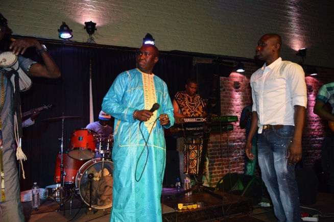 IMAGES EUROPÉEN TOUR: Dans une chaude ambiance Pape Diouf remet le feu à la salle Bodega de Bruxelles. Regardez IMAGES EUROPÉEN TOUR: Dans une chaude ambiance Pape Diouf remet le feu à la salle Bodega de Bruxelles. Regardez