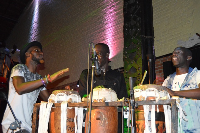 IMAGES EUROPÉEN TOUR: Dans une chaude ambiance Pape Diouf remet le feu à la salle Bodega de Bruxelles. Regardez IMAGES EUROPÉEN TOUR: Dans une chaude ambiance Pape Diouf remet le feu à la salle Bodega de Bruxelles. Regardez