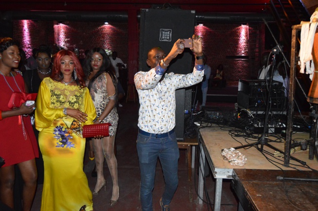 La promotrice Gambienne Fatou Janeh de Anvers bat le record du "Battré" à Bodega. La promotrice Gambienne Fatou Janeh de Anvers bat le record du "Battré" à Bodega.
