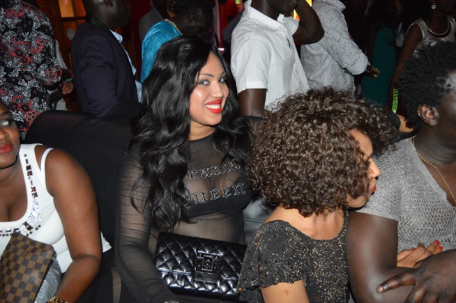 Bijou Ndiaye la Sénégalaise de Montreuil s'éclate à la soirée de Pape Diouf. Bijou Ndiaye la Sénégalaise de Montreuil s'éclate à la soirée de Pape Diouf.