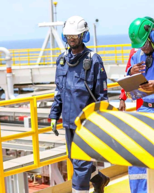 Bassirou Diomaye Faye a visité la plateforme Sangomar où les premiers barils de pétrole sont en train d'être produits Bassirou Diomaye Faye a visité la plateforme Sangomar où les premiers barils de pétrole sont en train d'être produits