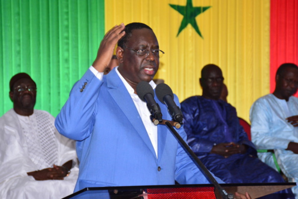 Macky Sall sur caillassage du cortège présidentiel à l'Ucad: "C'est une opération commenditée par des politiciens irresponsables" Macky Sall sur caillassage du cortège présidentiel à l'Ucad: "C'est une opération commenditée par des politiciens irresponsables"