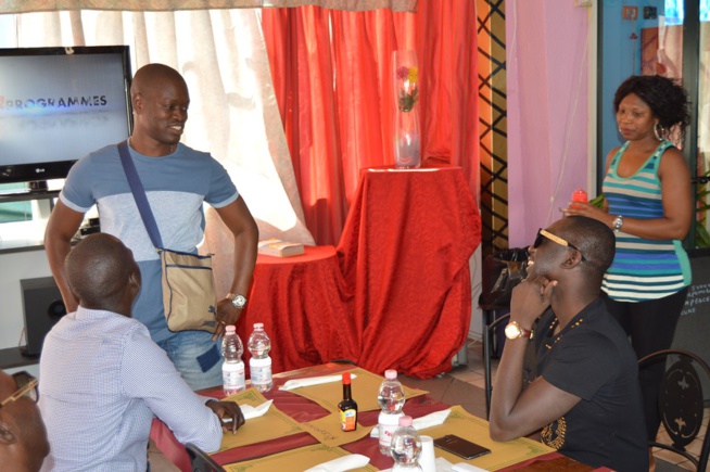 Photos + vidéo . Arrivée de la génération consciente de Pape Diouf en Italie pour le grand bégué de Brescia ce vendredi 14 Août à la Discotéca The World. Regardez l'ambiance à l'aéroport de Malpensa Photos + vidéo . Arrivée de la génération consciente de Pape Diouf en Italie pour le grand bégué de Brescia ce vendredi 14 Août à la Discotéca The World. Regardez l'ambiance à l'aéroport de Malpensa