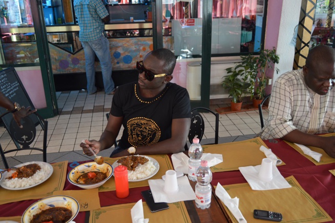 Photos + vidéo . Arrivée de la génération consciente de Pape Diouf en Italie pour le grand bégué de Brescia ce vendredi 14 Août à la Discotéca The World. Regardez l'ambiance à l'aéroport de Malpensa Photos + vidéo . Arrivée de la génération consciente de Pape Diouf en Italie pour le grand bégué de Brescia ce vendredi 14 Août à la Discotéca The World. Regardez l'ambiance à l'aéroport de Malpensa