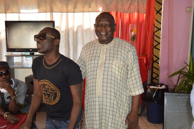 Photos + vidéo . Arrivée de la génération consciente de Pape Diouf en Italie pour le grand bégué de Brescia ce vendredi 14 Août à la Discotéca The World. Regardez l'ambiance à l'aéroport de Malpensa Photos + vidéo . Arrivée de la génération consciente de Pape Diouf en Italie pour le grand bégué de Brescia ce vendredi 14 Août à la Discotéca The World. Regardez l'ambiance à l'aéroport de Malpensa