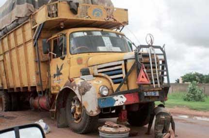 Vente frauduleuse de semences à Malem Hodar: Un camion transportant 265 sacs d’arachide subventionnés, arrêté Vente frauduleuse de semences à Malem Hodar: Un camion transportant 265 sacs d’arachide subventionnés, arrêté