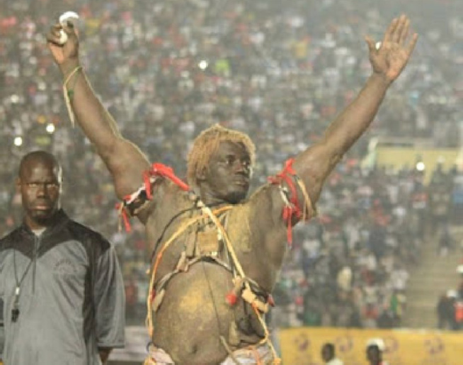 Empereur des arènes : Balla Gaye 2 « rosse » Tapha Tine et décroche la couronne Empereur des arènes : Balla Gaye 2 « rosse » Tapha Tine et décroche la couronne