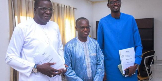 Centre régional des œuvres universitaires et sociales de Thiès : Cheikh Sall passe le témoin à Serigne Mbacké Lô Centre régional des œuvres universitaires et sociales de Thiès : Cheikh Sall passe le témoin à Serigne Mbacké Lô