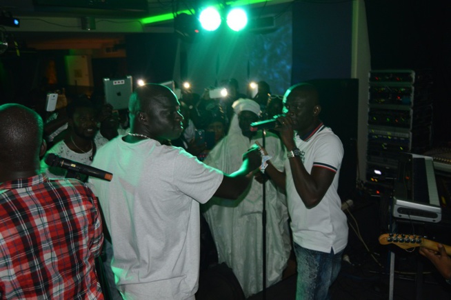 Le jet-setteur d'IBIZA en Espagne Ouz Diop démontre sa force sur la scéne de Pape Diouf Le jet-setteur d'IBIZA en Espagne Ouz Diop démontre sa force sur la scéne de Pape Diouf