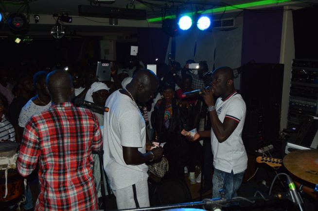 Le jet-setteur d'IBIZA en Espagne Ouz Diop démontre sa force sur la scéne de Pape Diouf Le jet-setteur d'IBIZA en Espagne Ouz Diop démontre sa force sur la scéne de Pape Diouf