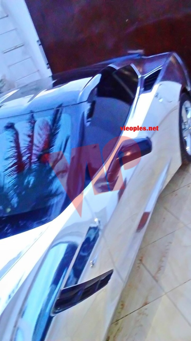 Waly Seck dans sa nouvelle voiture Corvet 2015.Regardez Waly Seck dans sa nouvelle voiture Corvet 2015.Regardez