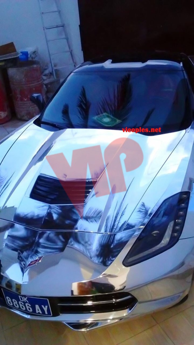 Waly Seck dans sa nouvelle voiture Corvet 2015.Regardez