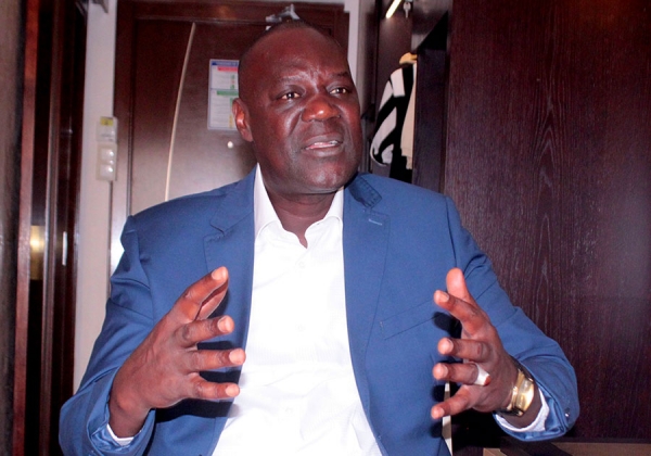 Le maire de Dieupeul Cheikh Guèye, sa culotte, son chawarma, ses “two taw” et le camion de sable Le maire de Dieupeul Cheikh Guèye, sa culotte, son chawarma, ses “two taw” et le camion de sable