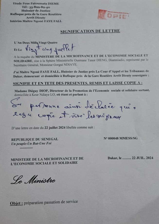 Excès de zèle: Le ministre Alioune vient de servir à Diéguy Diop APR un huissier pour une passation de service. Excès de zèle: Le ministre Alioune vient de servir à Diéguy Diop APR un huissier pour une passation de service.