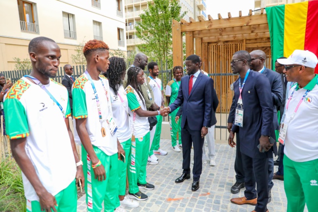Photos-Video : Visite du Président de la République au village olympique à la rencontre des athlètes sénégalais engagés dans les JOP2024 Photos-Video : Visite du Président de la République au village olympique à la rencontre des athlètes sénégalais engagés dans les JOP2024