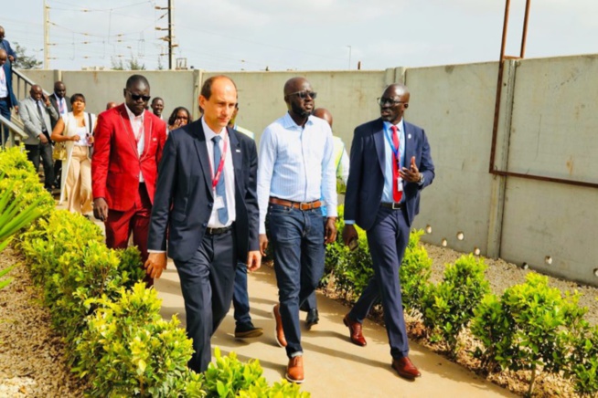 Photos : Malick Ndiaye, ministre des Transports, visite les installations du TER Photos : Malick Ndiaye, ministre des Transports, visite les installations du TER