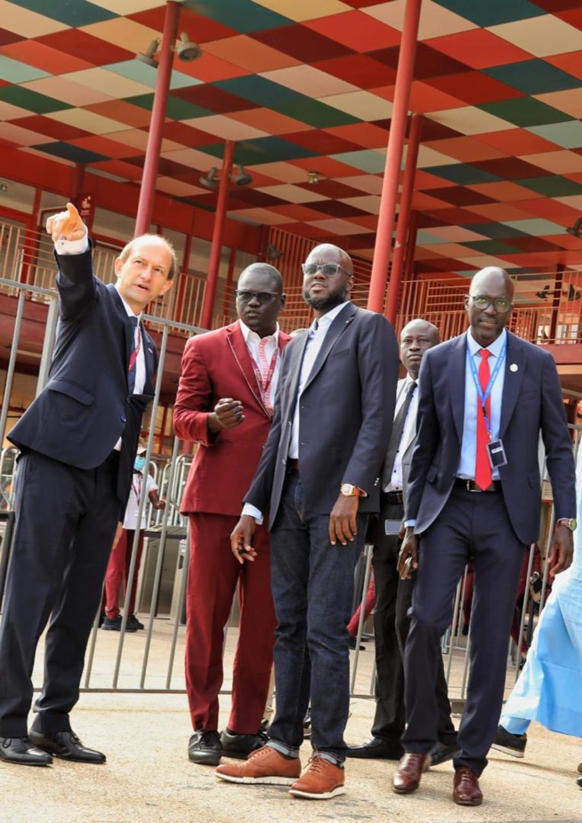Le ministre des Transports, Malick Ndiaye, visite les installations du TER. Le ministre des Transports, Malick Ndiaye, visite les installations du TER.