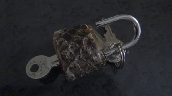 Sur l’avenue Blaise Diagne : Ce cadenas qui permet d’hypnotiser une personne, pour qu’elle satisfasse tous tes désiirs Sur l’avenue Blaise Diagne : Ce cadenas qui permet d’hypnotiser une personne, pour qu’elle satisfasse tous tes désiirs