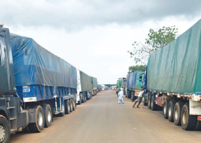 Tensions croissantes sur la Transgambienne : les camionneurs dénoncent des tracasseries douanières et policières Tensions croissantes sur la Transgambienne : les camionneurs dénoncent des tracasseries douanières et policières