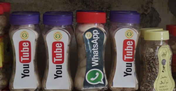 “Seur bu tass, Koumayeteul, Pobarou minuit, Sauce Kani, Viber, Youtube, Wokhalma, dinama nekh, whatsApp, Samedi soir …… » : ces “thiouraye” pour dresser la gente masculine “Seur bu tass, Koumayeteul, Pobarou minuit, Sauce Kani, Viber, Youtube, Wokhalma, dinama nekh, whatsApp, Samedi soir …… » : ces “thiouraye” pour dresser la gente masculine