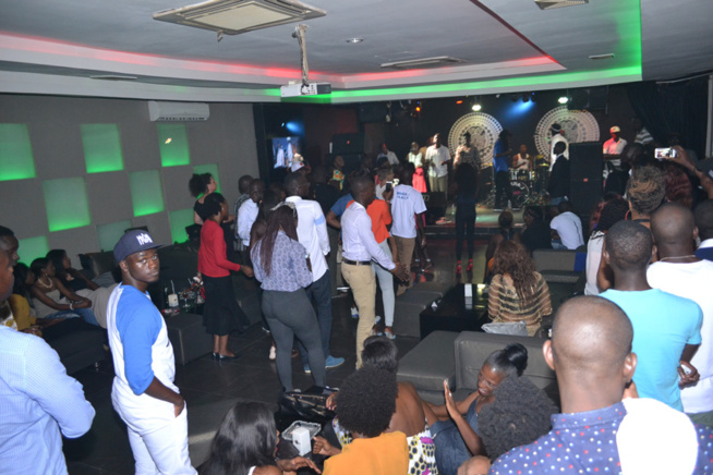 Le Darra J au Baramundi, Pape Diouf guest star. Regardez l'ambiance. Le Darra J au Baramundi, Pape Diouf guest star. Regardez l'ambiance.