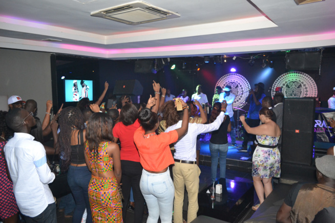 Le Darra J au Baramundi, Pape Diouf guest star. Regardez l'ambiance. Le Darra J au Baramundi, Pape Diouf guest star. Regardez l'ambiance.