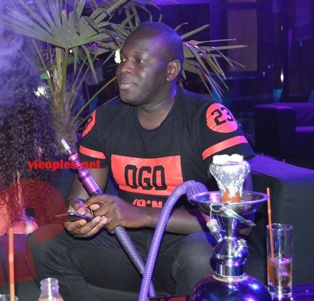 L'épicurien de Bruxelles, Zing Senghor en mode chicha. L'épicurien de Bruxelles, Zing Senghor en mode chicha.