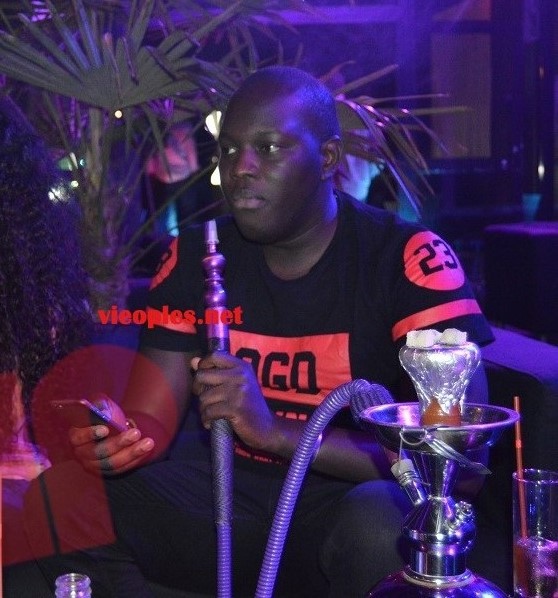 L'épicurien de Bruxelles, Zing Senghor en mode chicha. L'épicurien de Bruxelles, Zing Senghor en mode chicha.