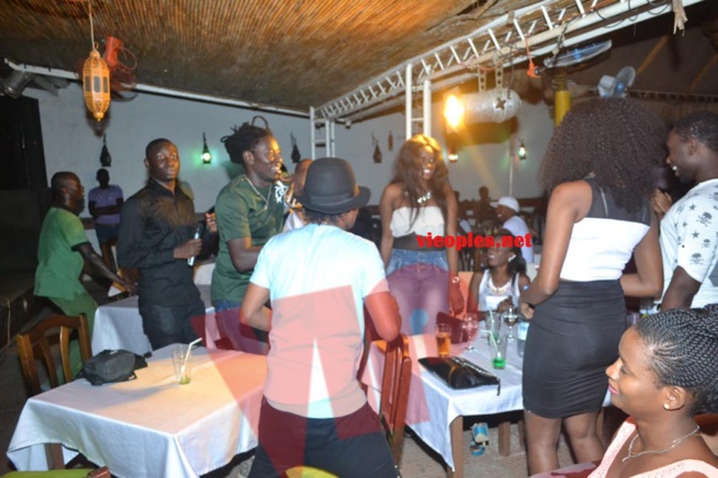 Zoula en live au Just 4 u. Revivez les images.