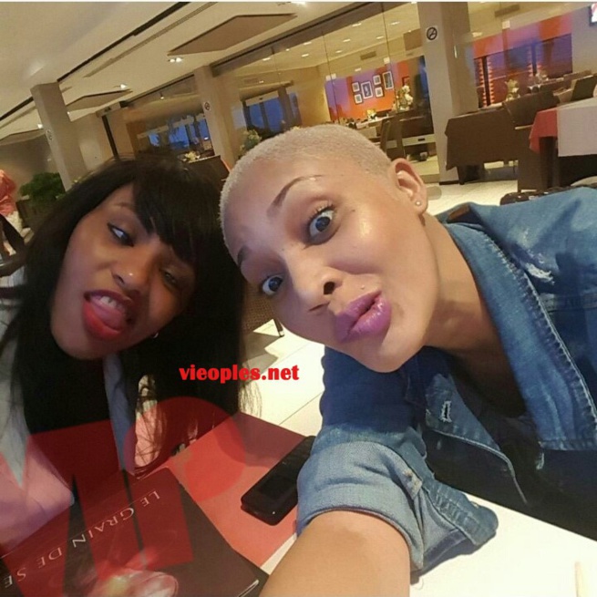 "Kou dhé Ya perte"! Adja Diallo et sa copine l'ex gérante du baramundi ont reprit la belle. Ont- elles déjà oublié leur copine Maty. "Kou dhé Ya perte"! Adja Diallo et sa copine l'ex gérante du baramundi ont reprit la belle. Ont- elles déjà oublié leur copine Maty.