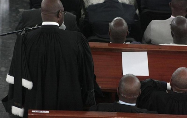 Le bâtonnier Ameth Bâ met en garde ses jeunes confrères : "Refusez d’intégrer le rang des avocats corrupteurs, complices de corruptions ou porteurs de valises" Le bâtonnier Ameth Bâ met en garde ses jeunes confrères : "Refusez d’intégrer le rang des avocats corrupteurs, complices de corruptions ou porteurs de valises"